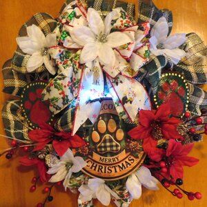 BEAUTIFUL PUPPY PAW DOOR WREATH